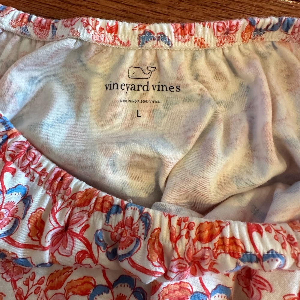 selling vineyard vines size Large - Picture 3 of 3